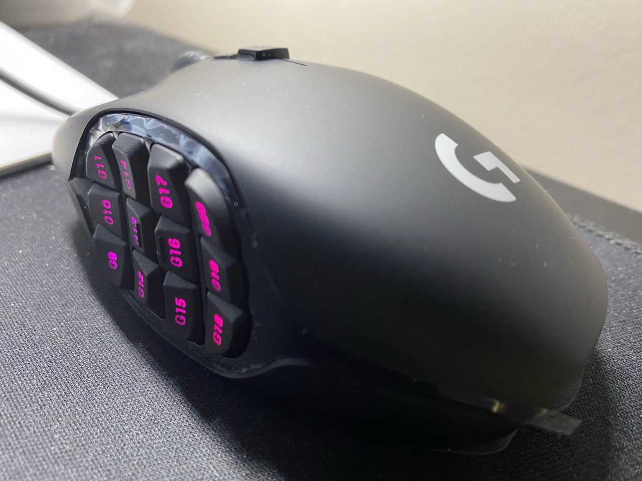 Pros and Cons of the Logitech G600 MMO Gaming Mouse details 2