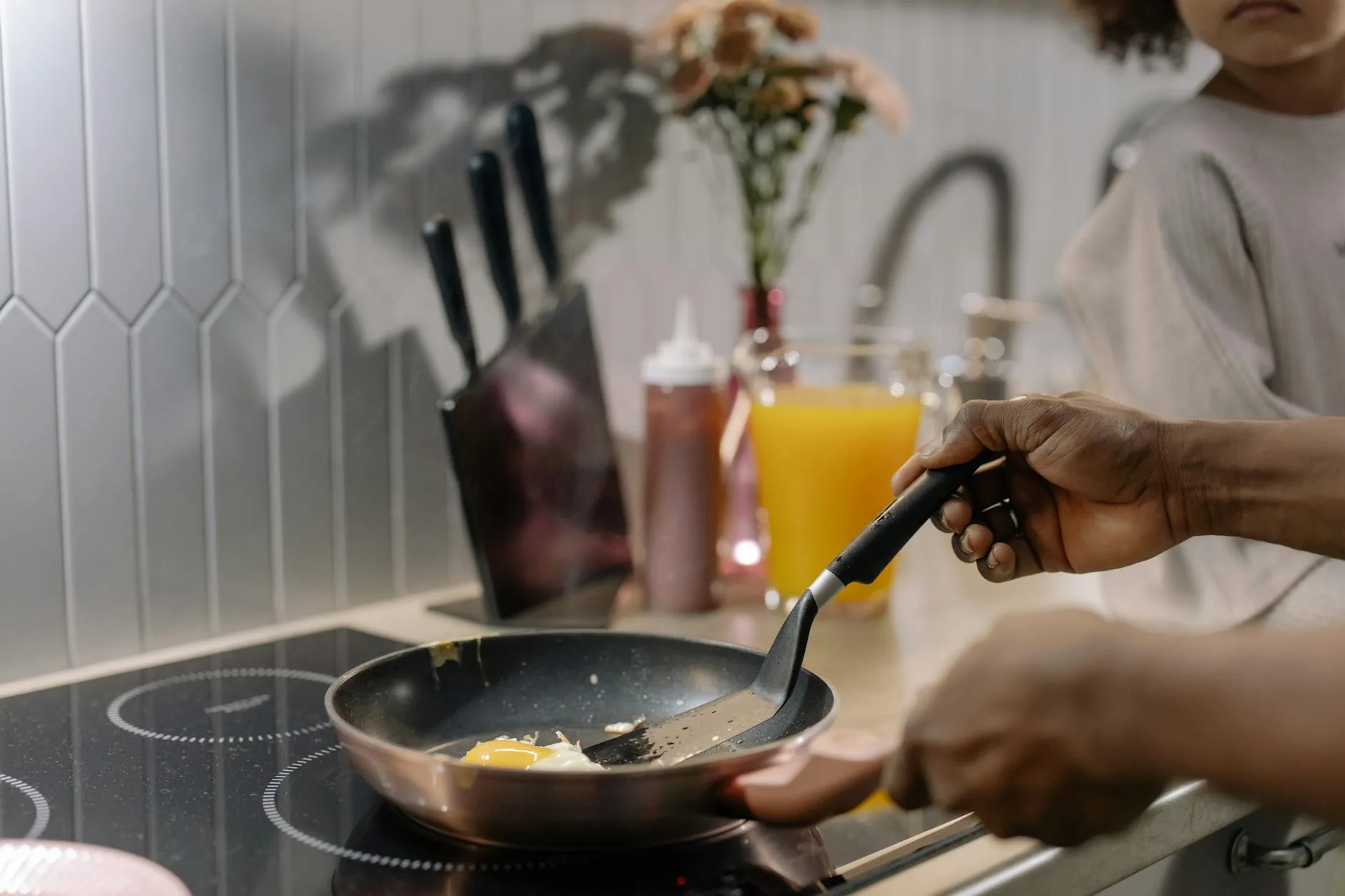 Best Nonstick Frying Pans for Eggs: 9 Picks in 2026