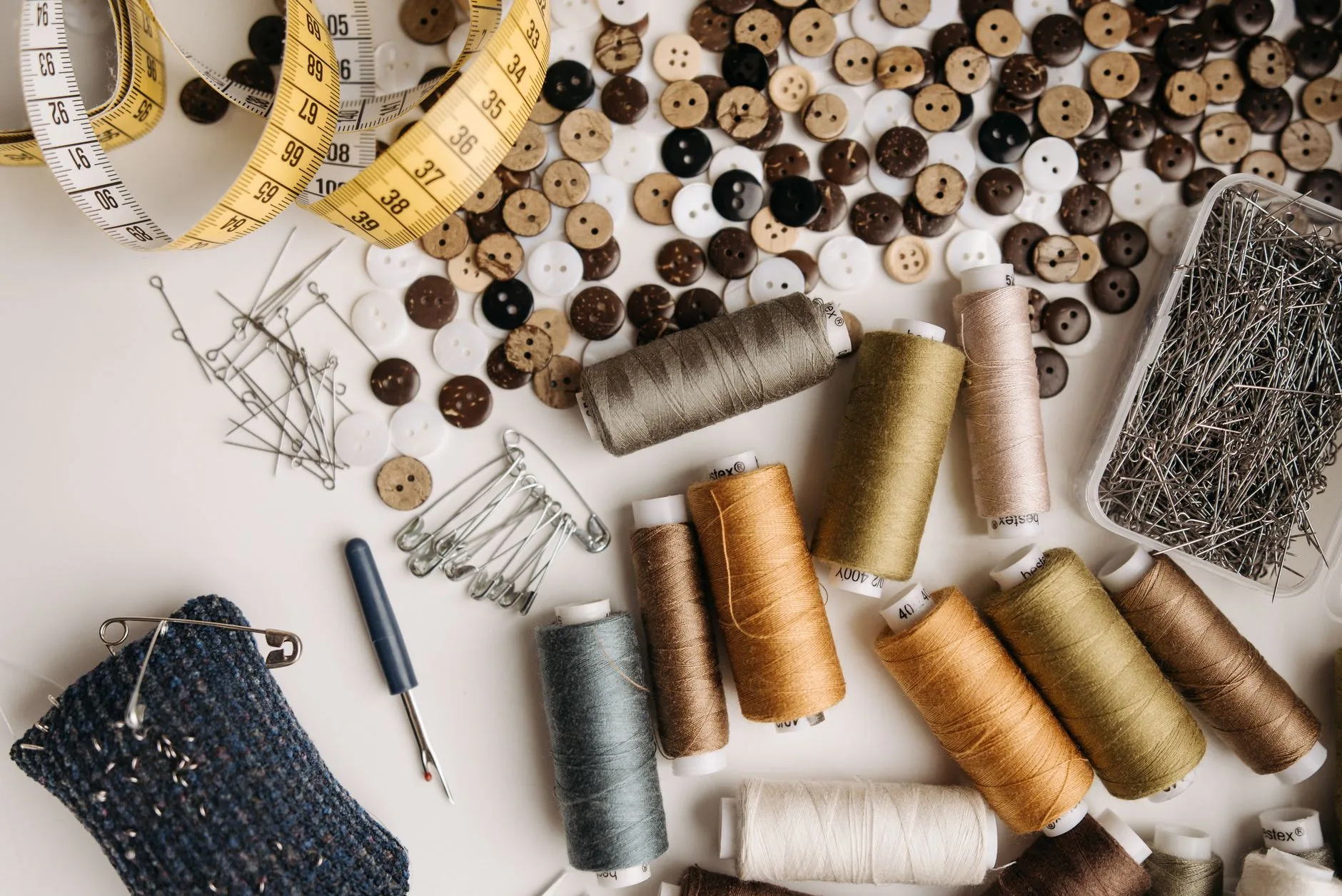 Best Apron Sewing Kits: 7 Top Picks for Beginners, Gifts, and DIY Projects