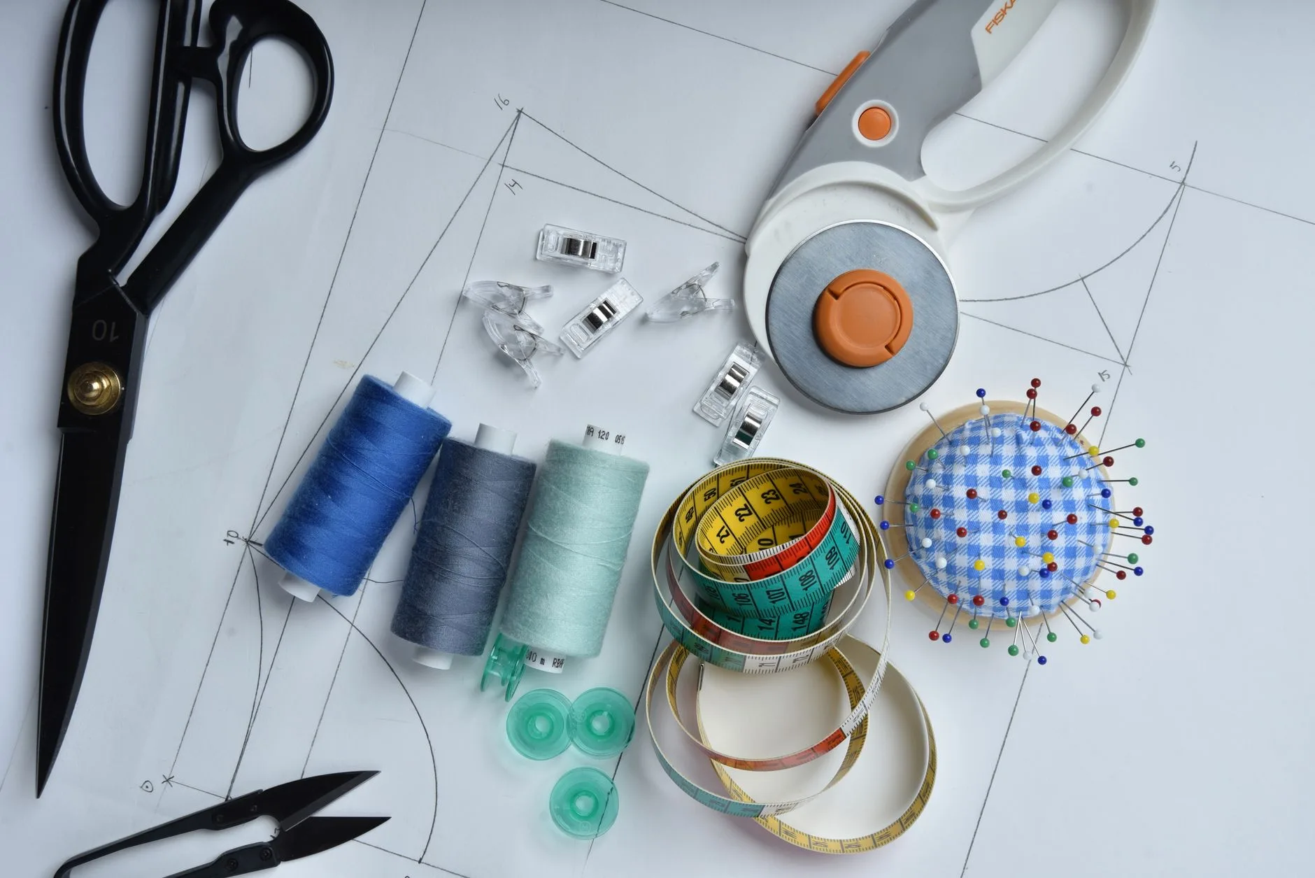 Best Sewing Kits for Adults: 9 Top Picks for Home, Travel & Emergency Mending