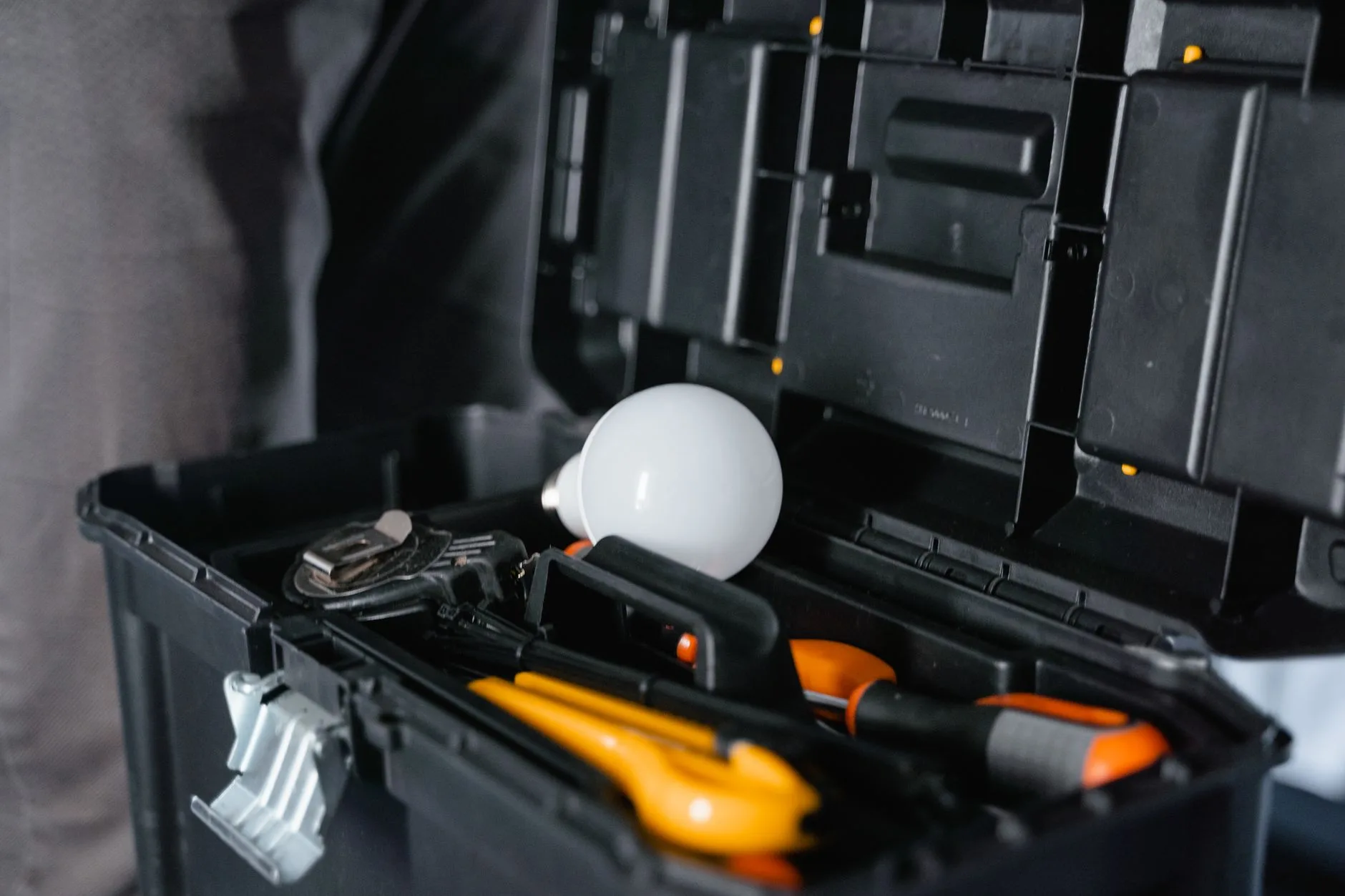 Best Tool Bags for Electricians: 9 Top Picks for Storage, Durability & Comfort